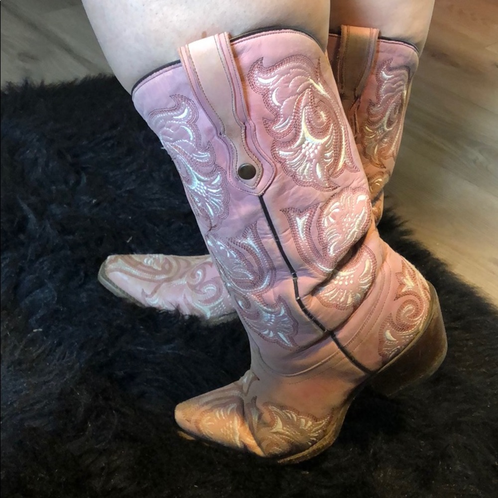 Pink Corals size 6 light wear!